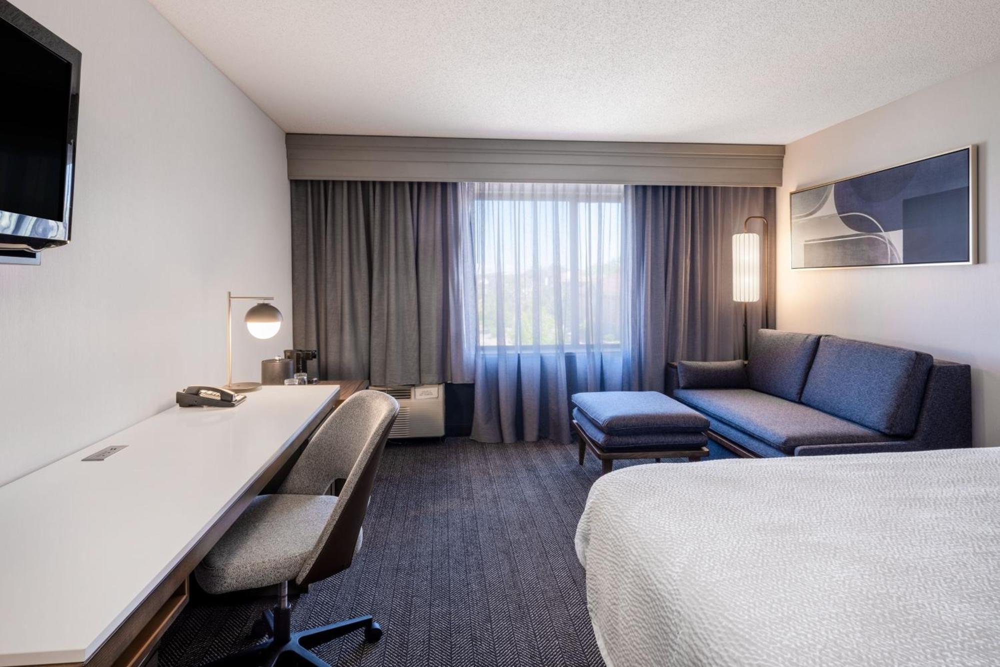 Courtyard By Marriott Colorado Springs South Hotel Екстериор снимка