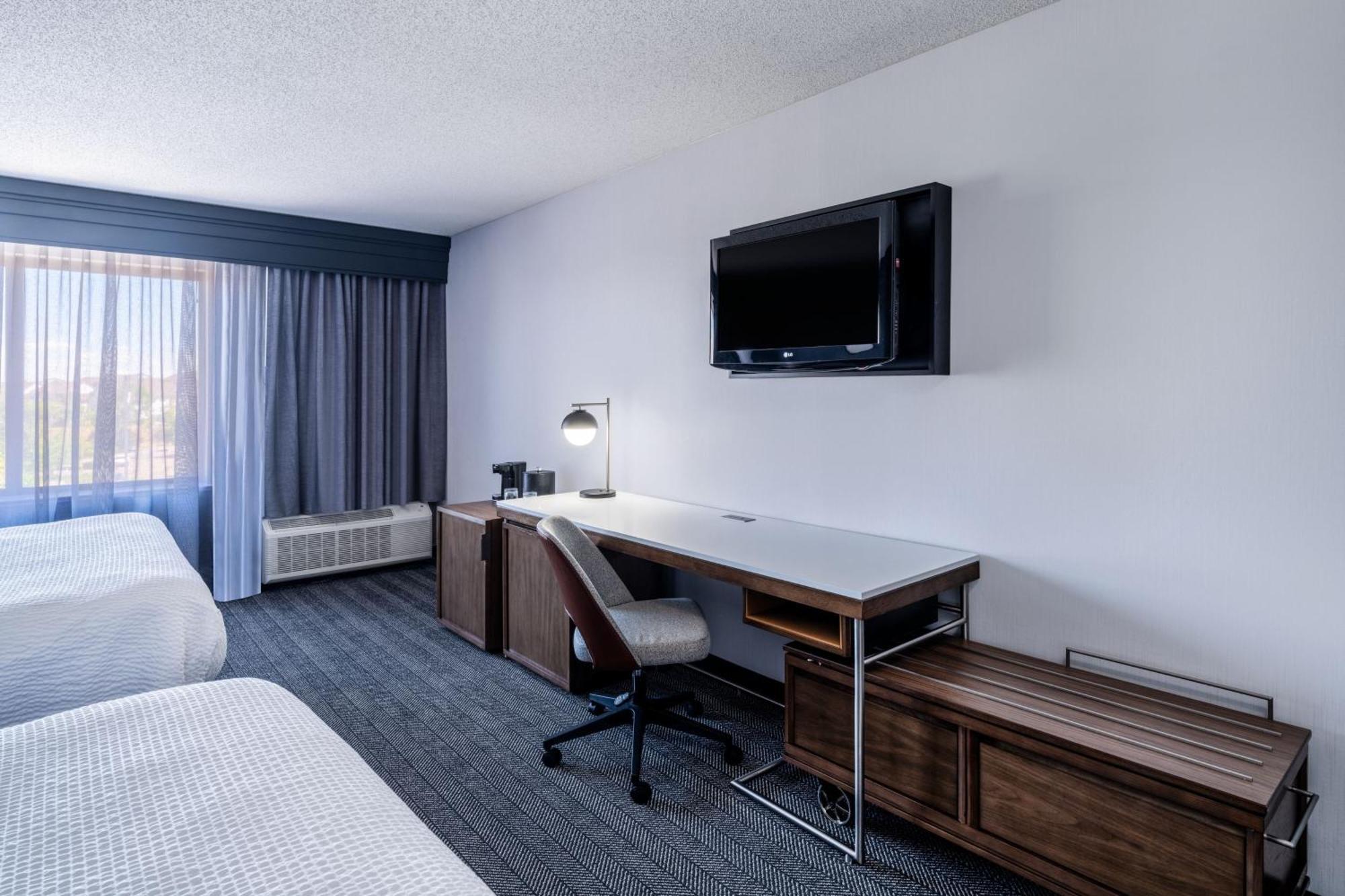 Courtyard By Marriott Colorado Springs South Hotel Екстериор снимка