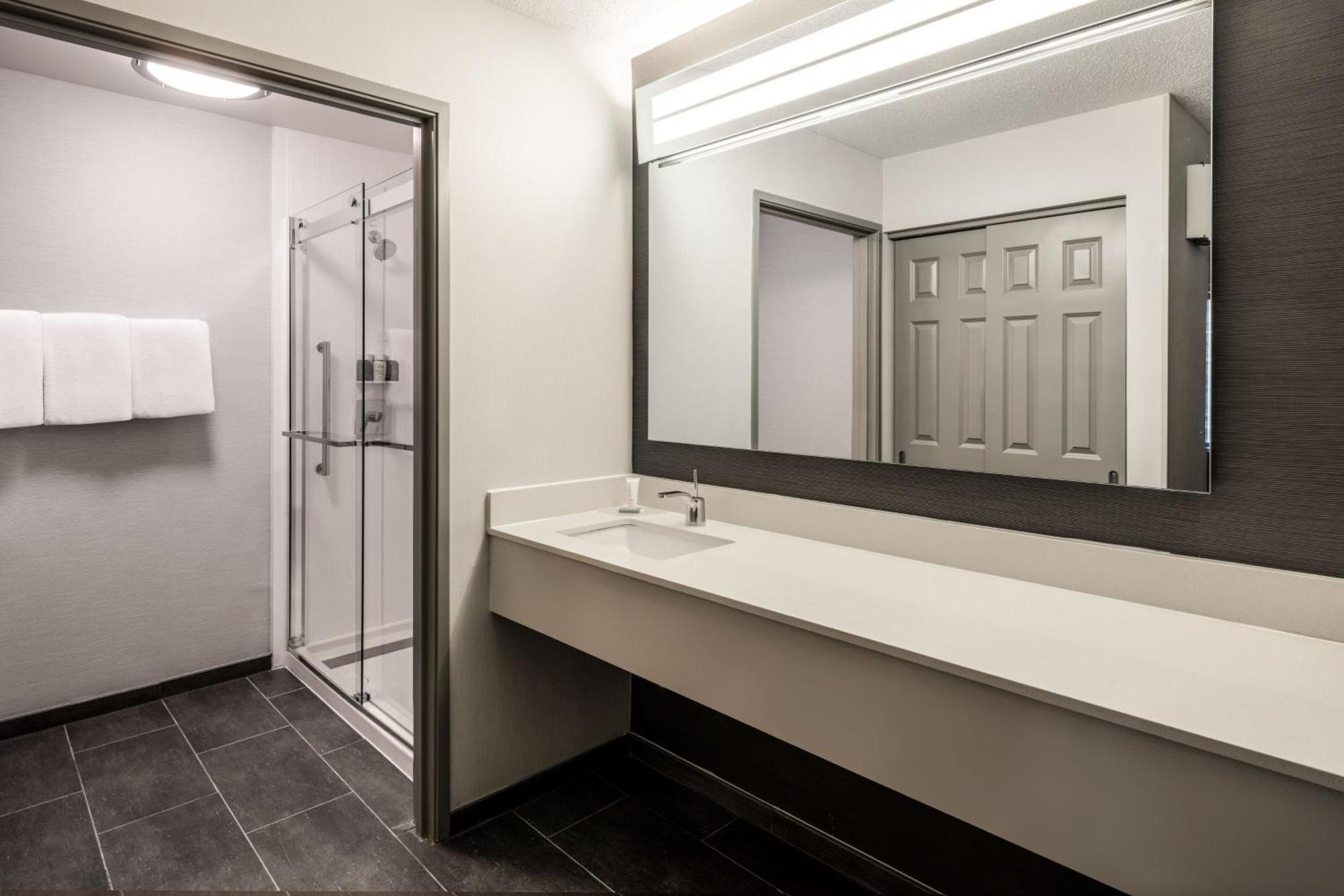 Courtyard By Marriott Colorado Springs South Hotel Екстериор снимка