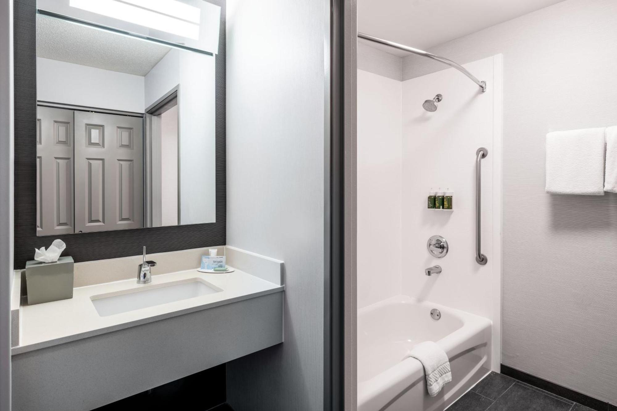 Courtyard By Marriott Colorado Springs South Hotel Екстериор снимка