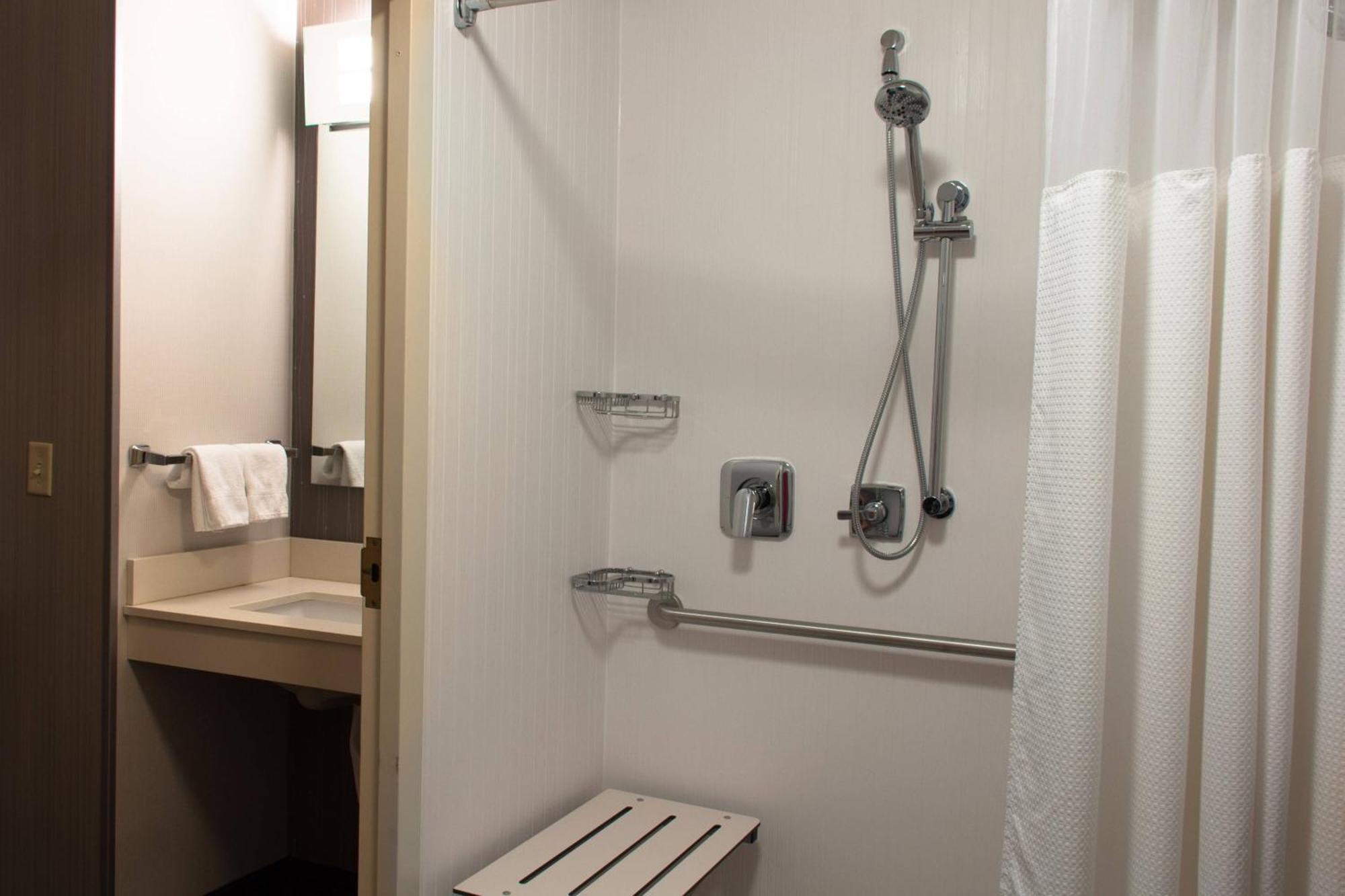 Courtyard By Marriott Colorado Springs South Hotel Екстериор снимка